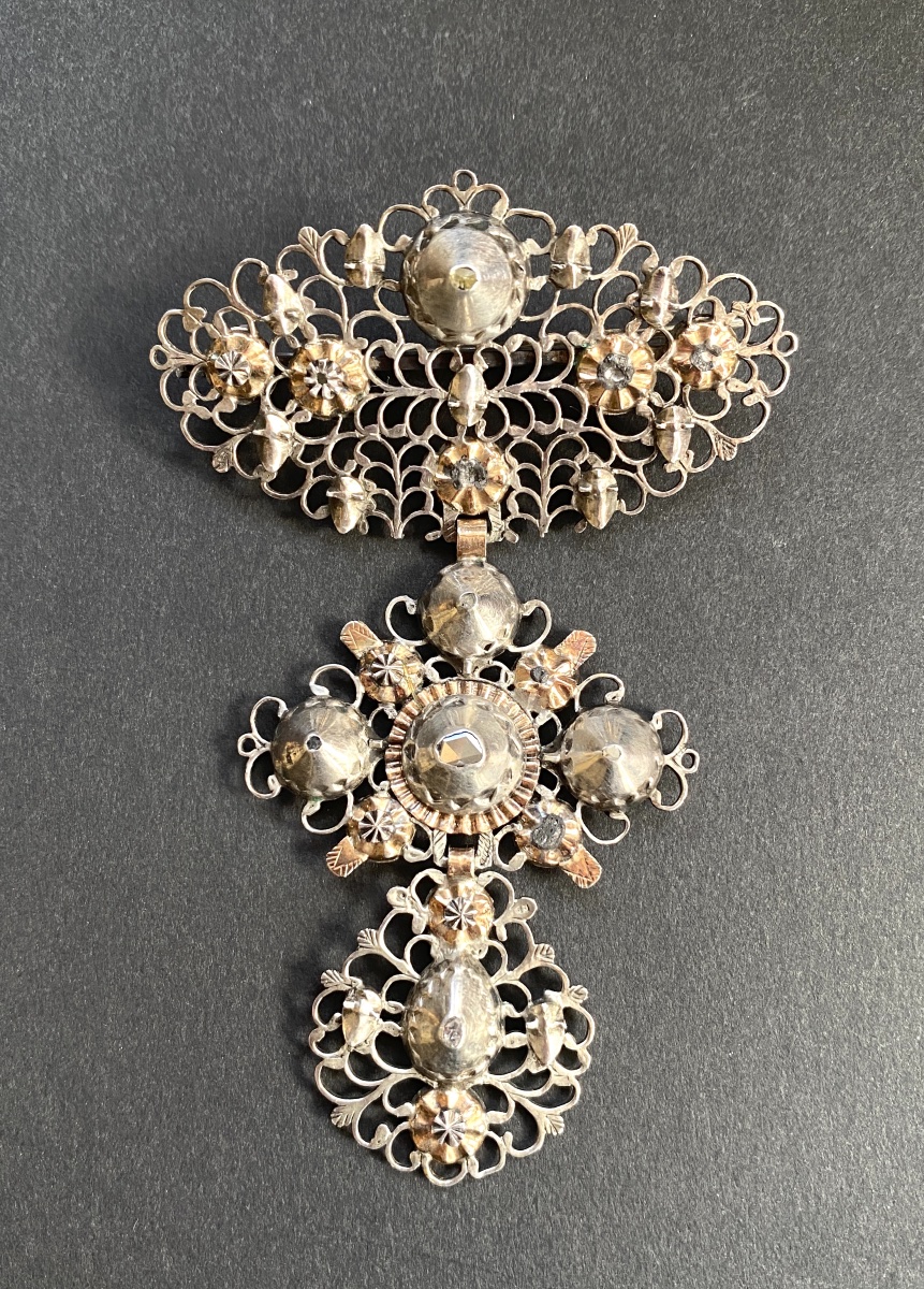 Bijou régional. Croix papillon flamande ou normande début XIXe. Broche. Argent, or et diamants.-photo-2