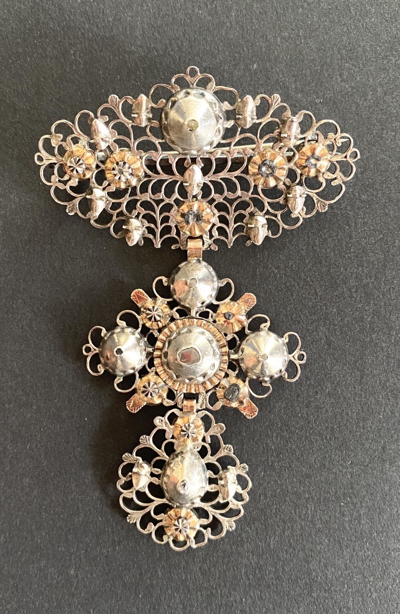 Bijou régional. Croix papillon flamande ou normande début XIXe. Broche. Argent, or et diamants.