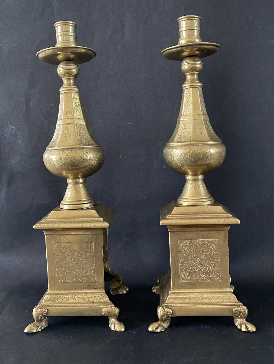 Pair Of 19th-century Bronze Candlesticks. Claw Feet And Engraved Decoration. -photo-2