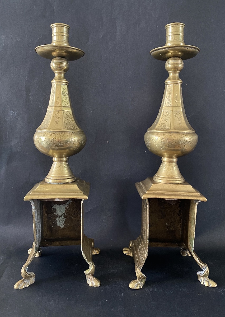 Pair Of 19th-century Bronze Candlesticks. Claw Feet And Engraved Decoration. -photo-3