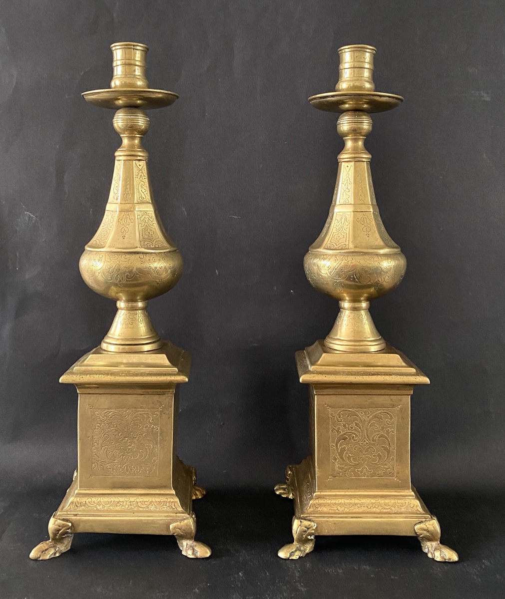 Pair Of 19th-century Bronze Candlesticks. Claw Feet And Engraved Decoration. 