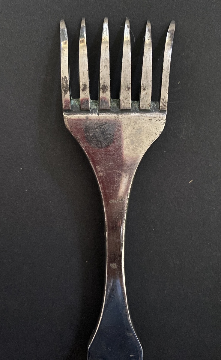 19th-century Serving Fork. Folk Art. Steel And Horn. Depicts A Woman's Torso. -photo-3