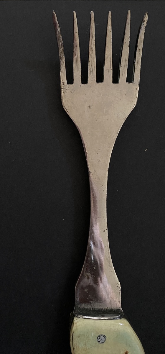 19th-century Serving Fork. Folk Art. Steel And Horn. Depicts A Woman's Torso. -photo-2