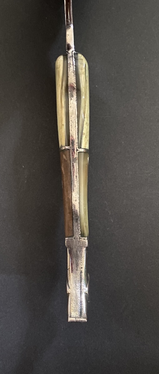 19th-century Serving Fork. Folk Art. Steel And Horn. Depicts A Woman's Torso. -photo-4
