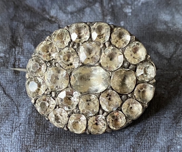 Broche XVIIIème en argent et pierres du Rhin. 