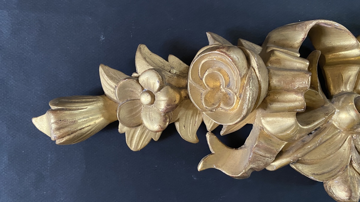 19th-century Carved And Gilded Wood. Flowers And A Knotted Ribbon In The Louis XVI Style.-photo-1