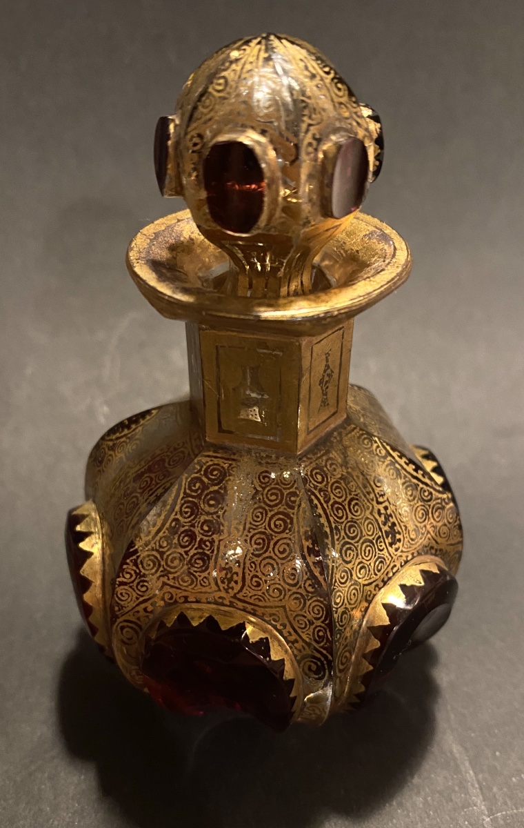 Moser Bohême. Flacon à parfum XIXème. Verre doré et rouge rubis. -photo-3