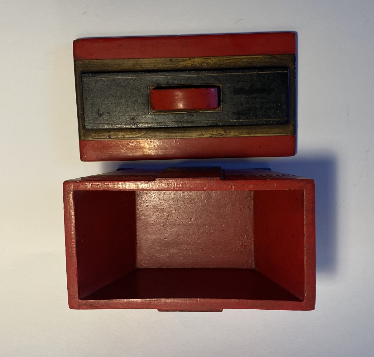 Small Painted Art Deco Wooden Box. Japanese-style Decoration. -photo-2