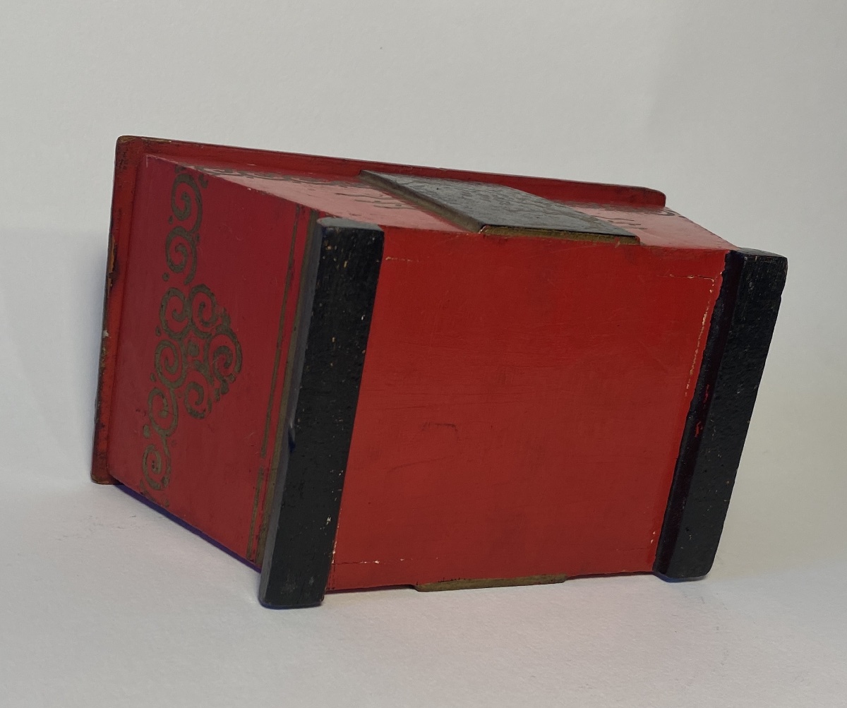Small Painted Art Deco Wooden Box. Japanese-style Decoration. -photo-5