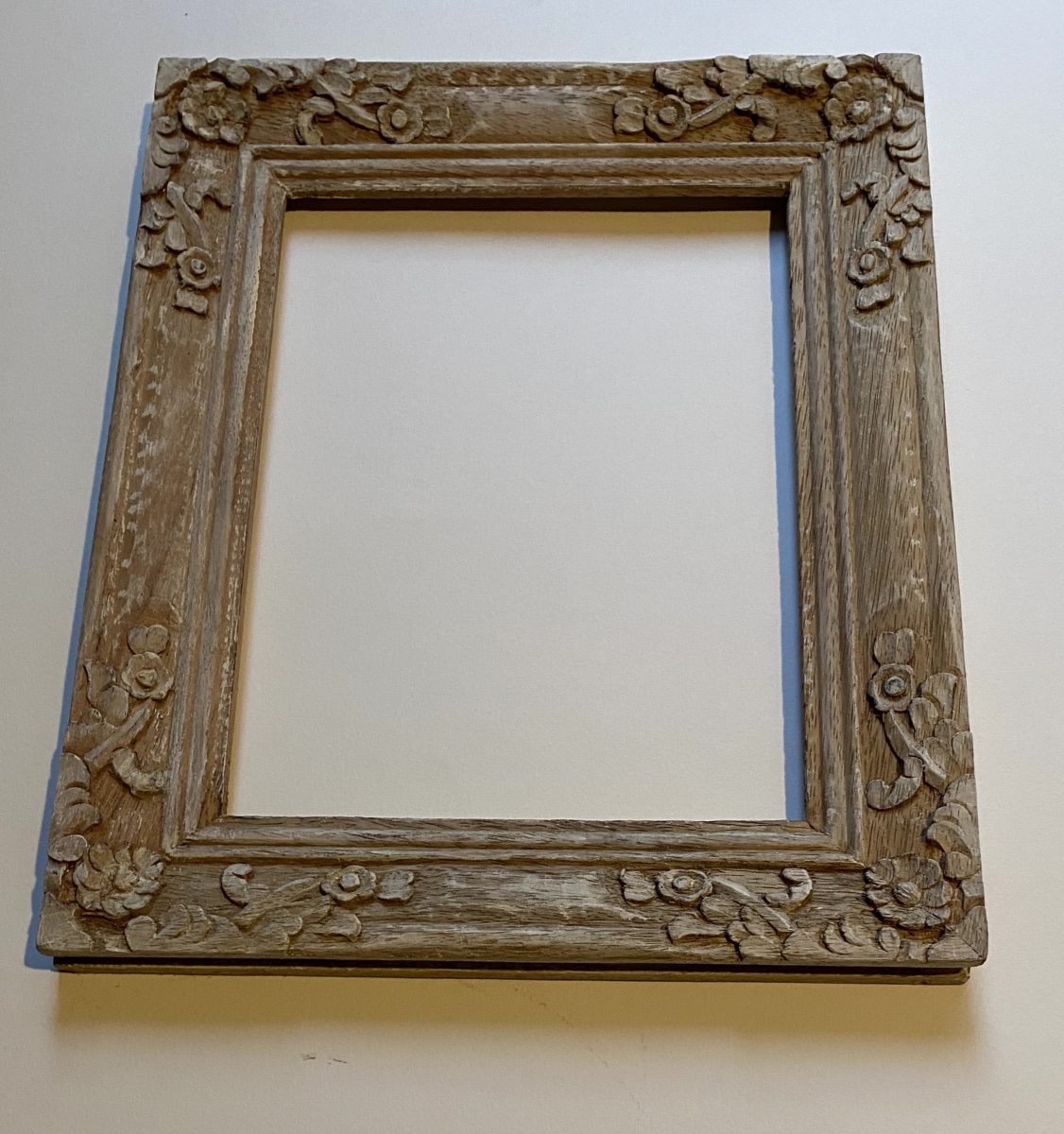 20th-century Carved And Whitewashed Wooden Frame. Floral Relief Design. -photo-2