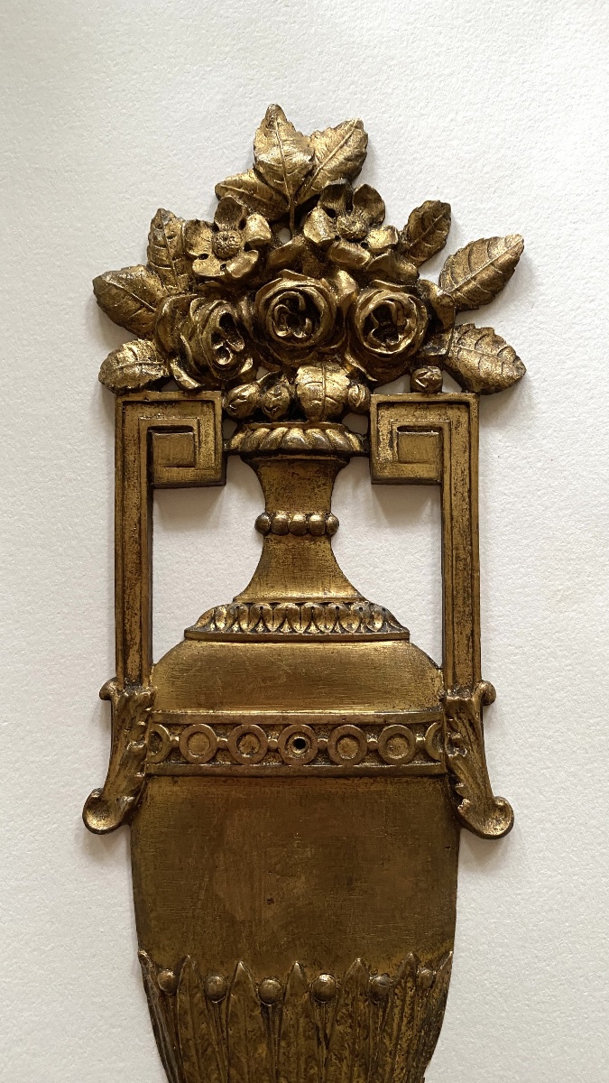 Paire de bronzes d’ornement XIXème. Vasques fleuries. -photo-1