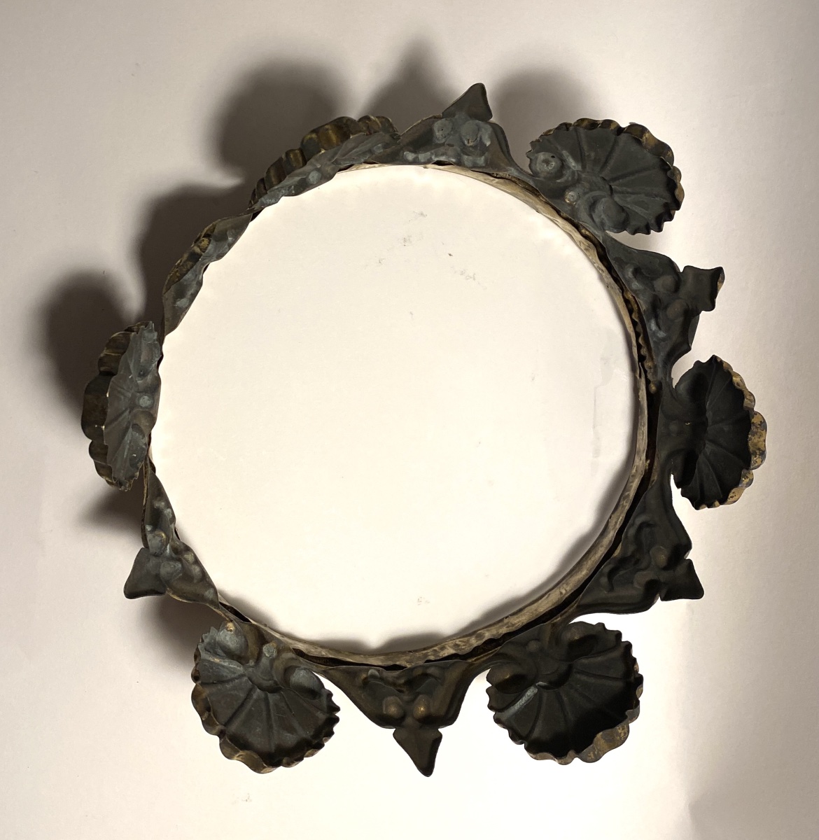 Couronne de théâtre ou de statue religieuse XIXème en laiton estampé. -photo-3