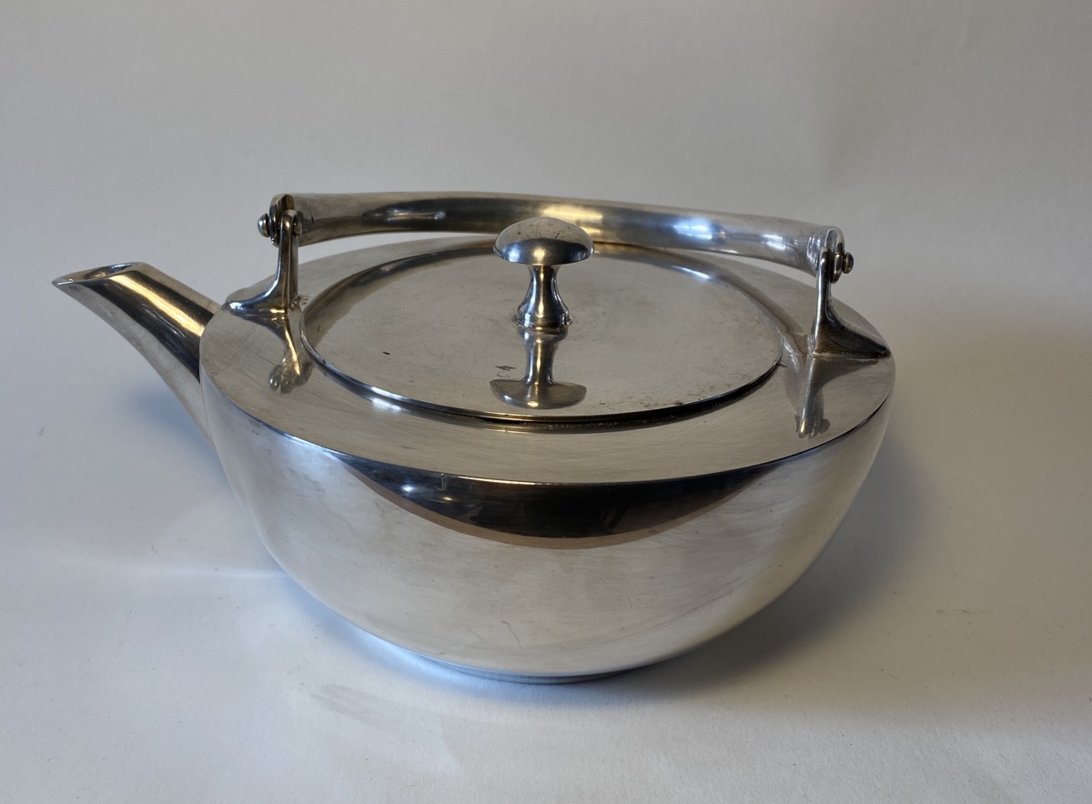 Mid-20th-century Modernist Teapot In Silver-plated Metal. -photo-2