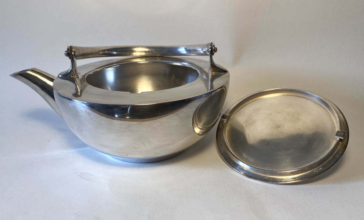 Mid-20th-century Modernist Teapot In Silver-plated Metal. -photo-4