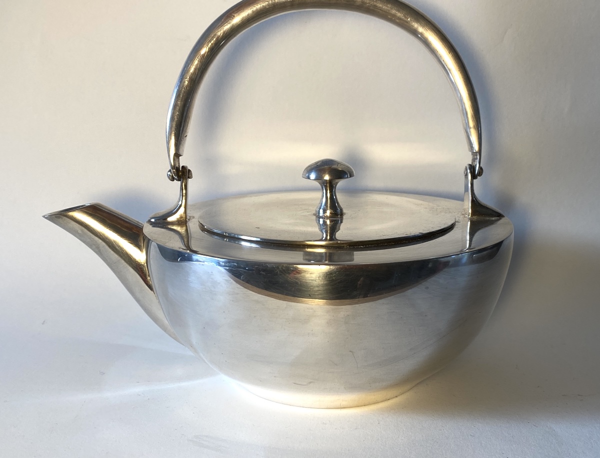 Mid-20th-century Modernist Teapot In Silver-plated Metal. 