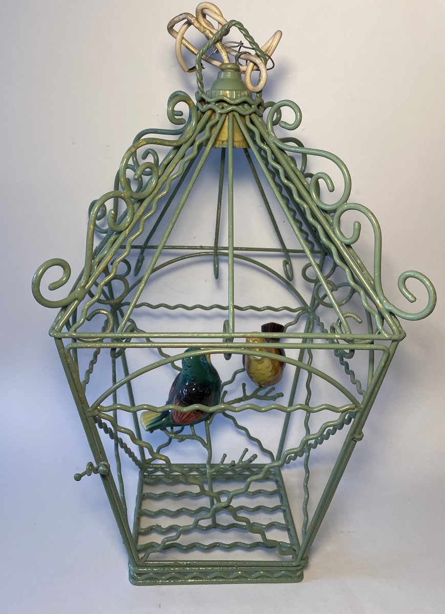 Lanterne. Cage à oiseaux en métal vert milieu XXème. Oiseaux en céramique. -photo-2