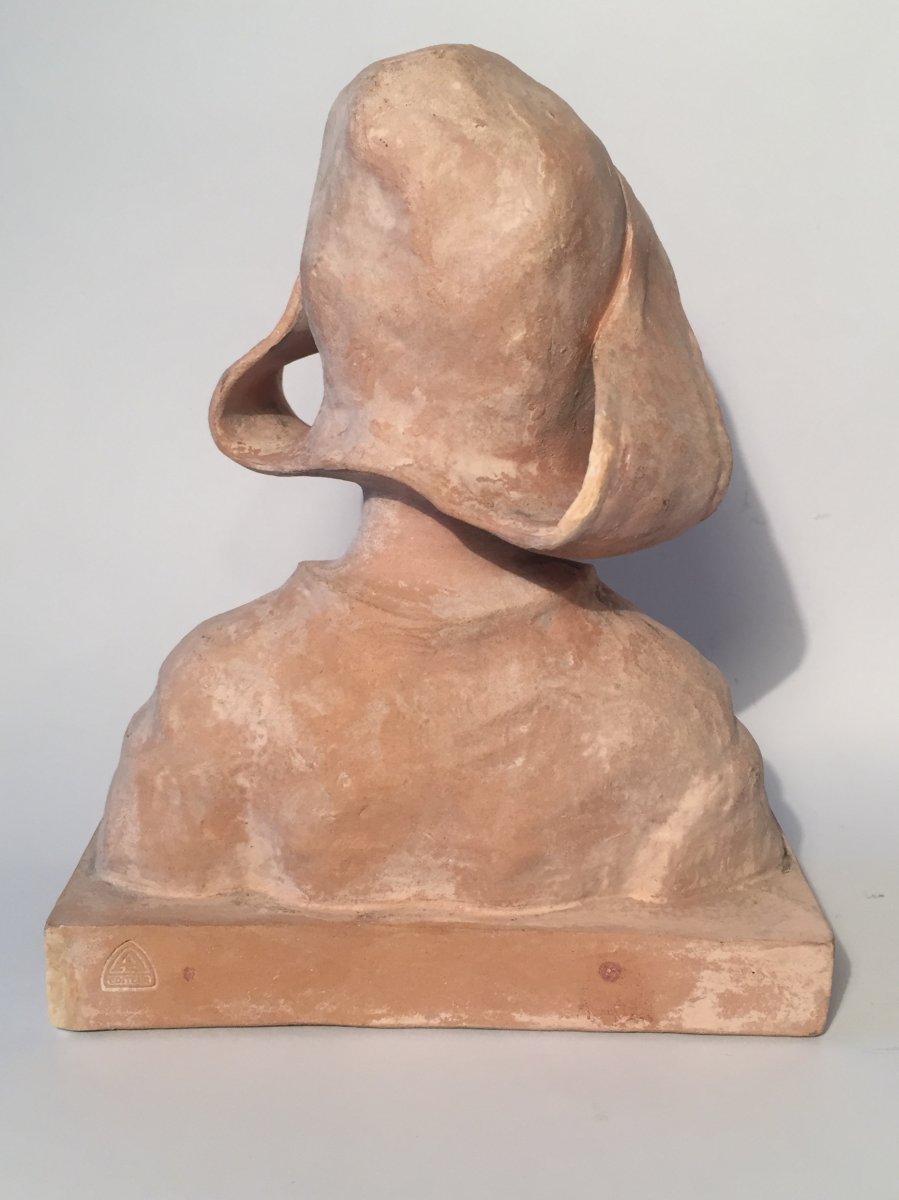 Ruth Milles. Young Breton Girl. Terracotta .-photo-3