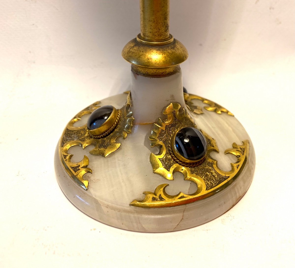 Pair Of XIXth Candlesticks. Bronze, Alabaster And Agate Cabochons.-photo-3