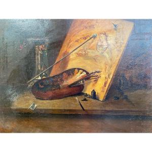 Nature Morte Intérieur D’atelier De Peintre XIXème.  Pinceaux, Palette Et Tableau.