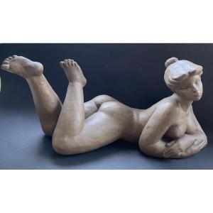 “ Nu Féminin Allongé “.  Sculpture En Grès . Manufacture Lladro. Nao. Milieu XXème.