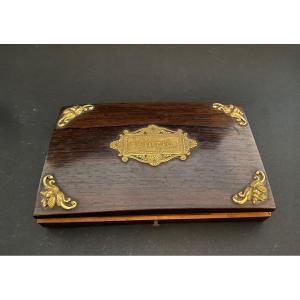 Coffret De Jeu De Cartes L’ écarté. Vers 1820. Palissandre Et Laiton Doré. 