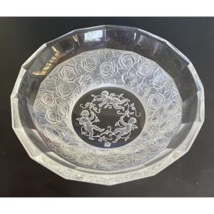 Crystal Bowl. Molded Roses Decoration And Three Cherubs Engraved In Hollow. Early 20th.