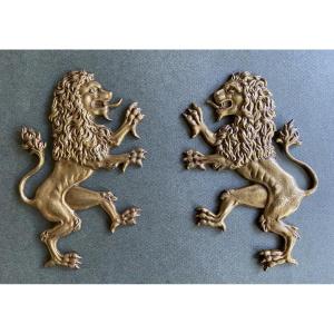 Deux Lions héraldiques affrontés . Bronzes d’ornement XIXème. 