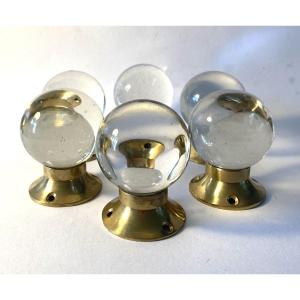 Suite de six poignées en verre et laiton pour portes ou tiroirs. France début XXème. 