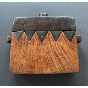 Tribal Art. Tobacco Box. Sumba Island, Indonesia. Polished Wood And Horn. Early 20th Century. 