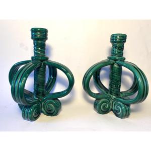 Paire de bougeoirs en céramique émaillée verte. Années 50.