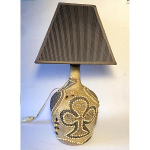 Art populaire. Pied de lampe. Décor sable, coquillages cœur, trèfle, pique, carreau. 