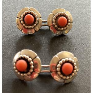 Quatre boutons en argent et corail Art Déco. Orfèvre Grange.
