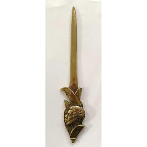 Coupe papier en bronze début XXème. Profil africaniste sur fond de feuillages exotiques. 