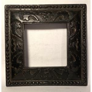 Petit cadre en bois sculpté XIXème.
