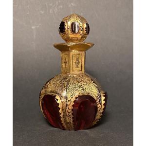 Moser Bohême. Flacon à parfum XIXème. Verre doré et rouge rubis. 