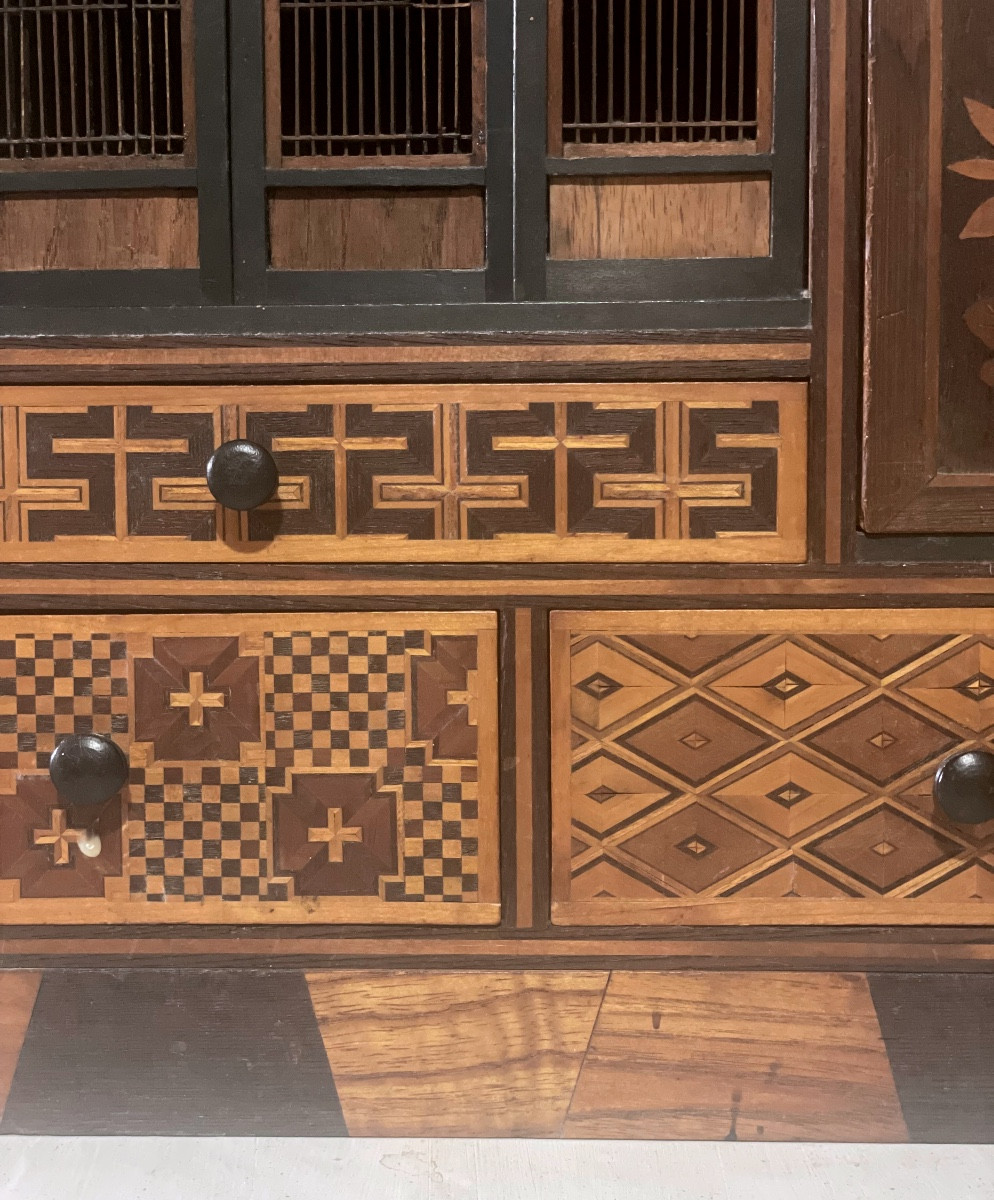 Small Japanese Cabinet In Yosegi Marquetry-photo-2