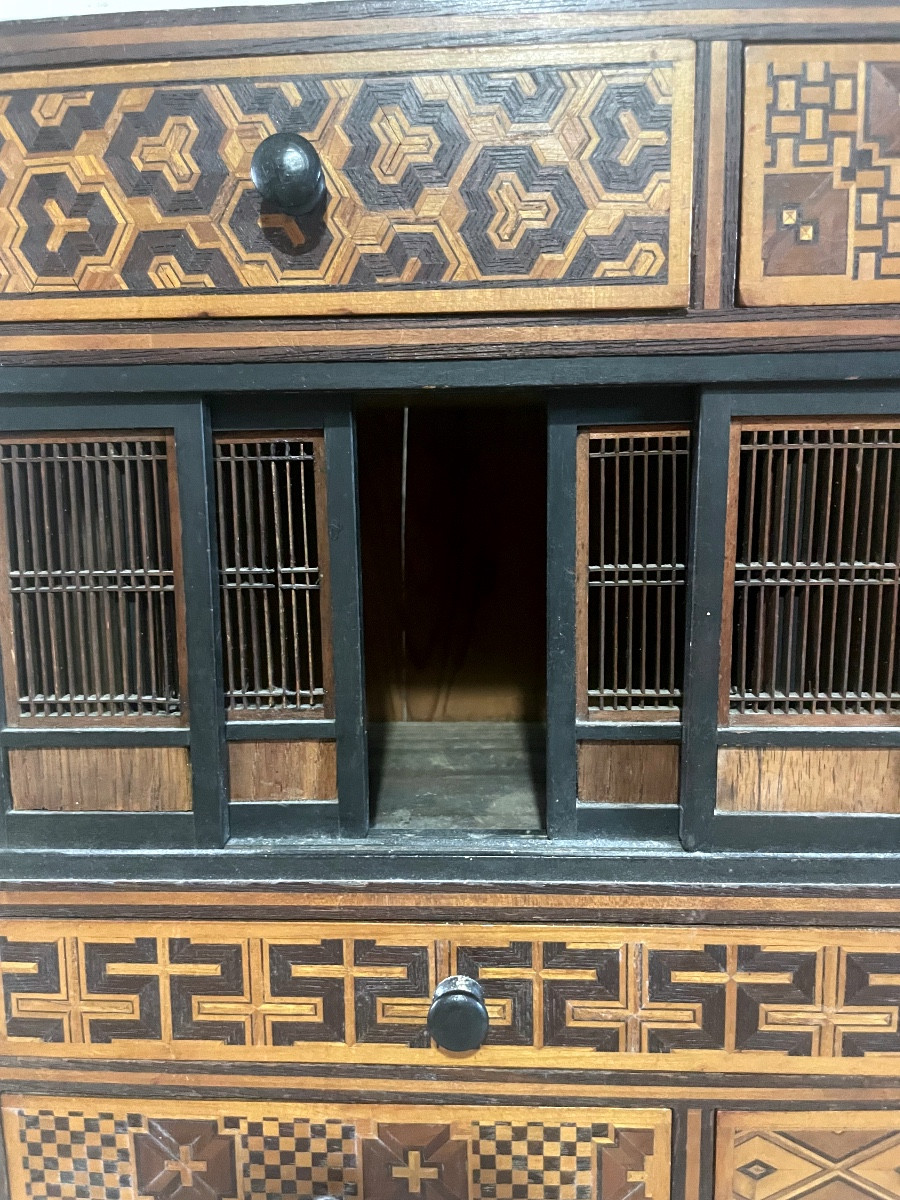 Small Japanese Cabinet In Yosegi Marquetry-photo-2