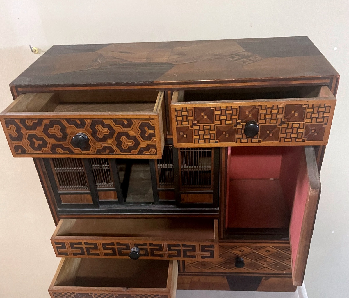 Small Japanese Cabinet In Yosegi Marquetry-photo-3
