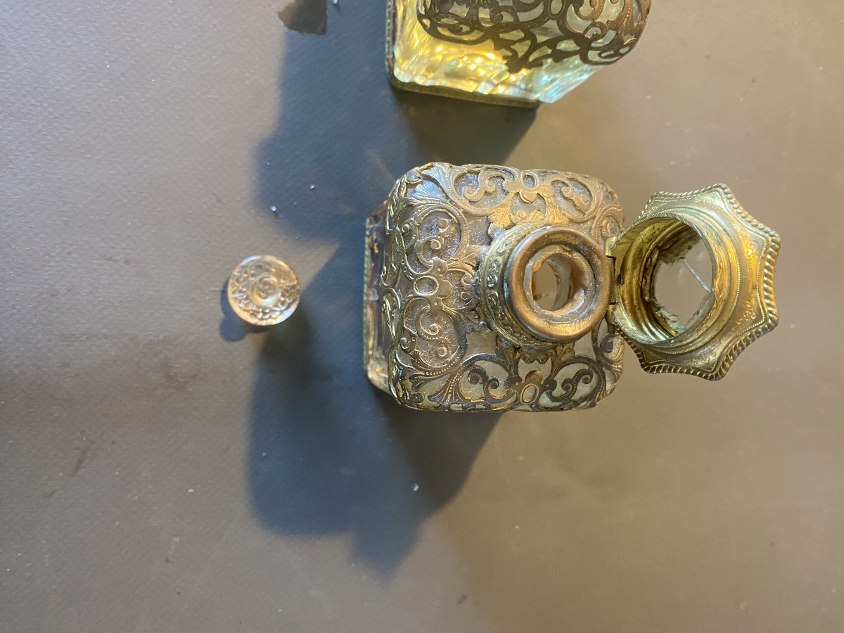 Two Crystal Perfume Bottles Covered With A Brass Mesh, 19th Century, Napoleonic Period-photo-3