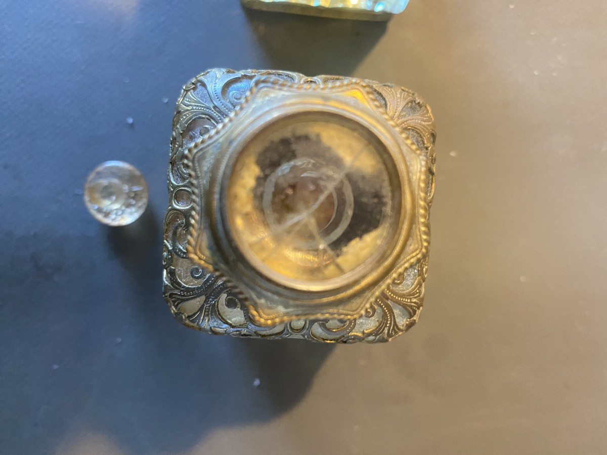 Two Crystal Perfume Bottles Covered With A Brass Mesh, 19th Century, Napoleonic Period-photo-4