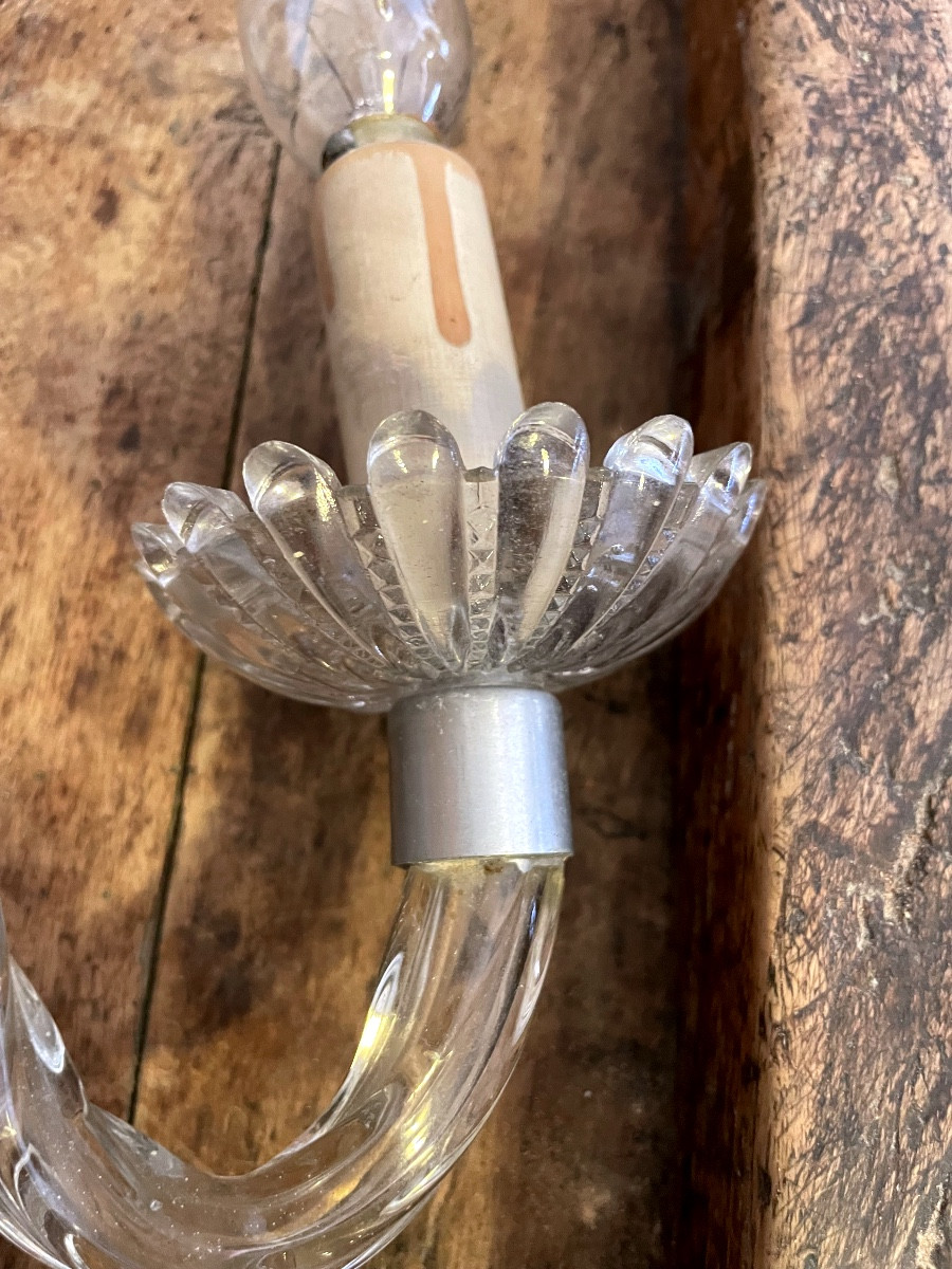 4 Twisted Glass Sconces On A Mirror Background-photo-1