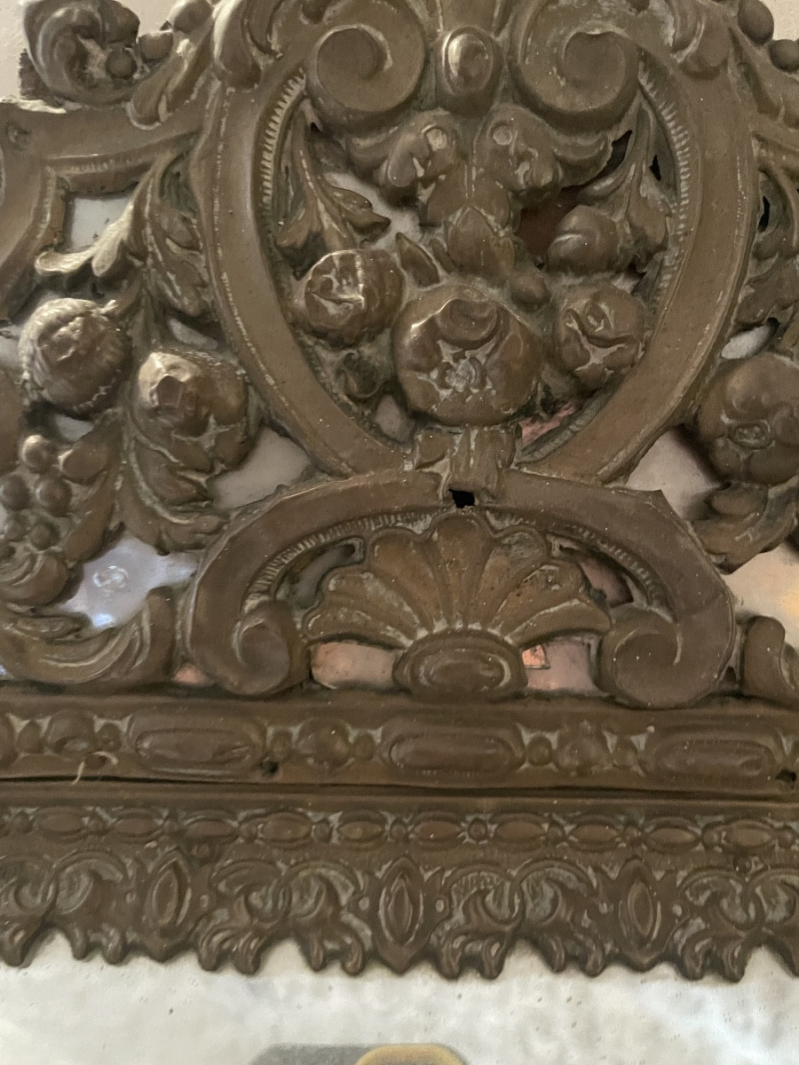 Miroir à parcloses en laiton repoussé de style Louis XIV d'époque XIX ème -photo-4