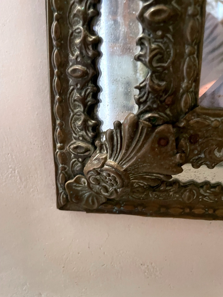 Miroir à parcloses en laiton repoussé de style Louis XIV d'époque XIX ème -photo-3