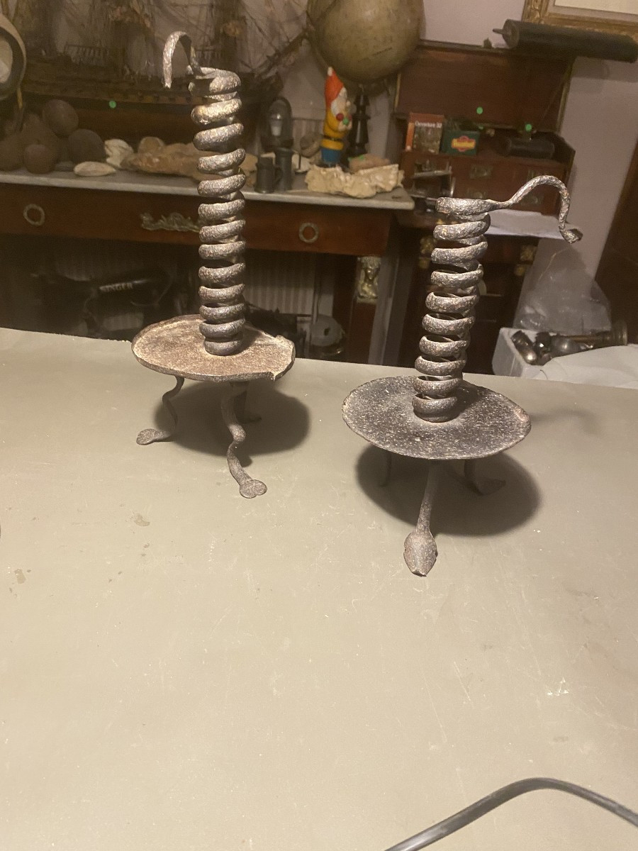 Deux rats de cave en fer forgé époque XVIII siècle pieds en forme de coeur et de pique-photo-2