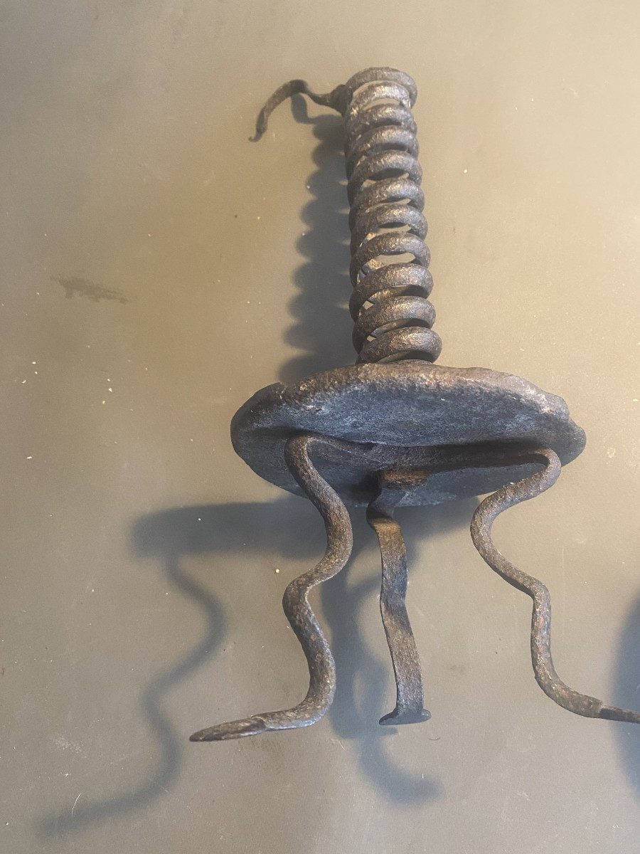 Deux rats de cave en fer forgé époque XVIII siècle pieds en forme de coeur et de pique-photo-5