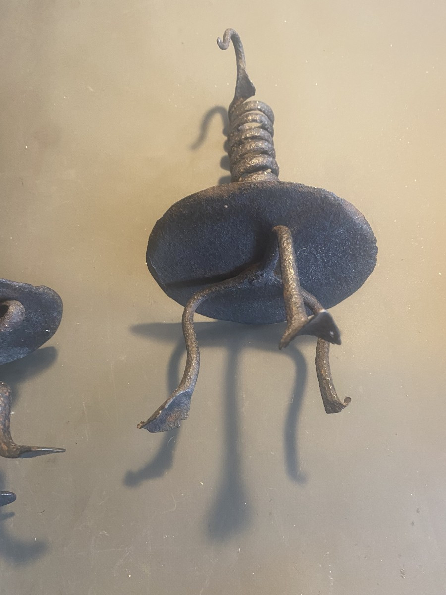 Deux rats de cave en fer forgé époque XVIII siècle pieds en forme de coeur et de pique-photo-6