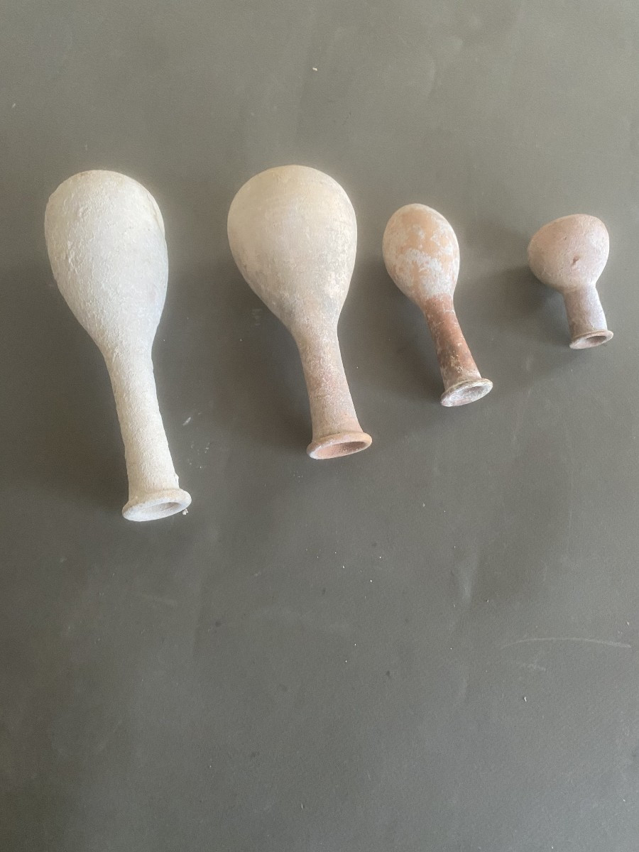 une serie de quatre basalmaires en terre cuite d'époque Romaine-photo-2