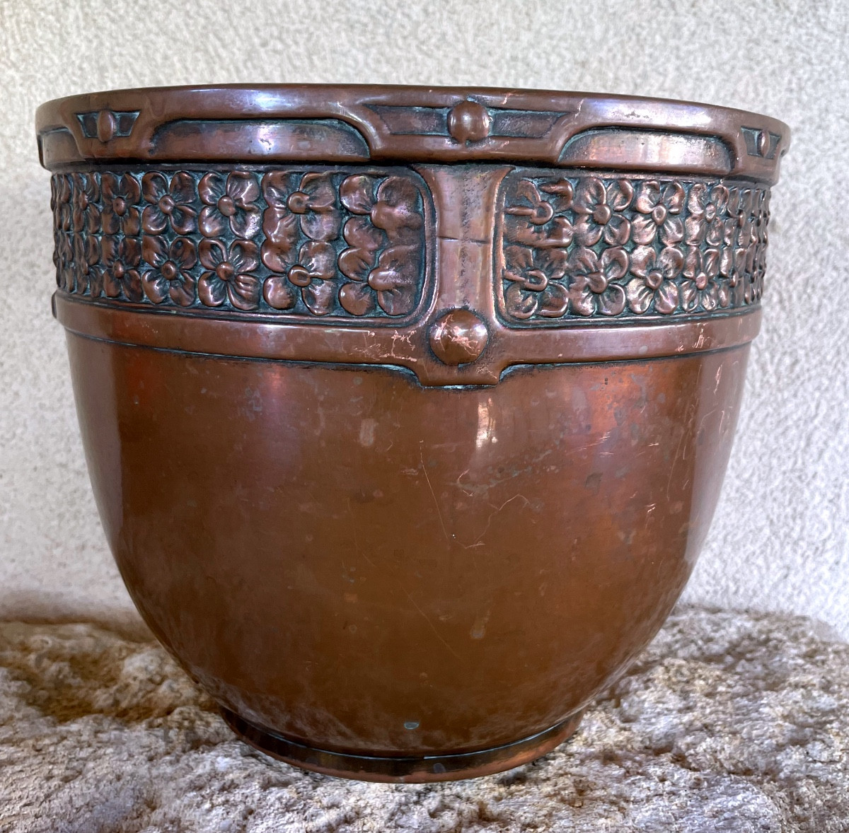 Cache-pot Art nouveau en cuivre repoussé, Fives-Lille – modèle 4660