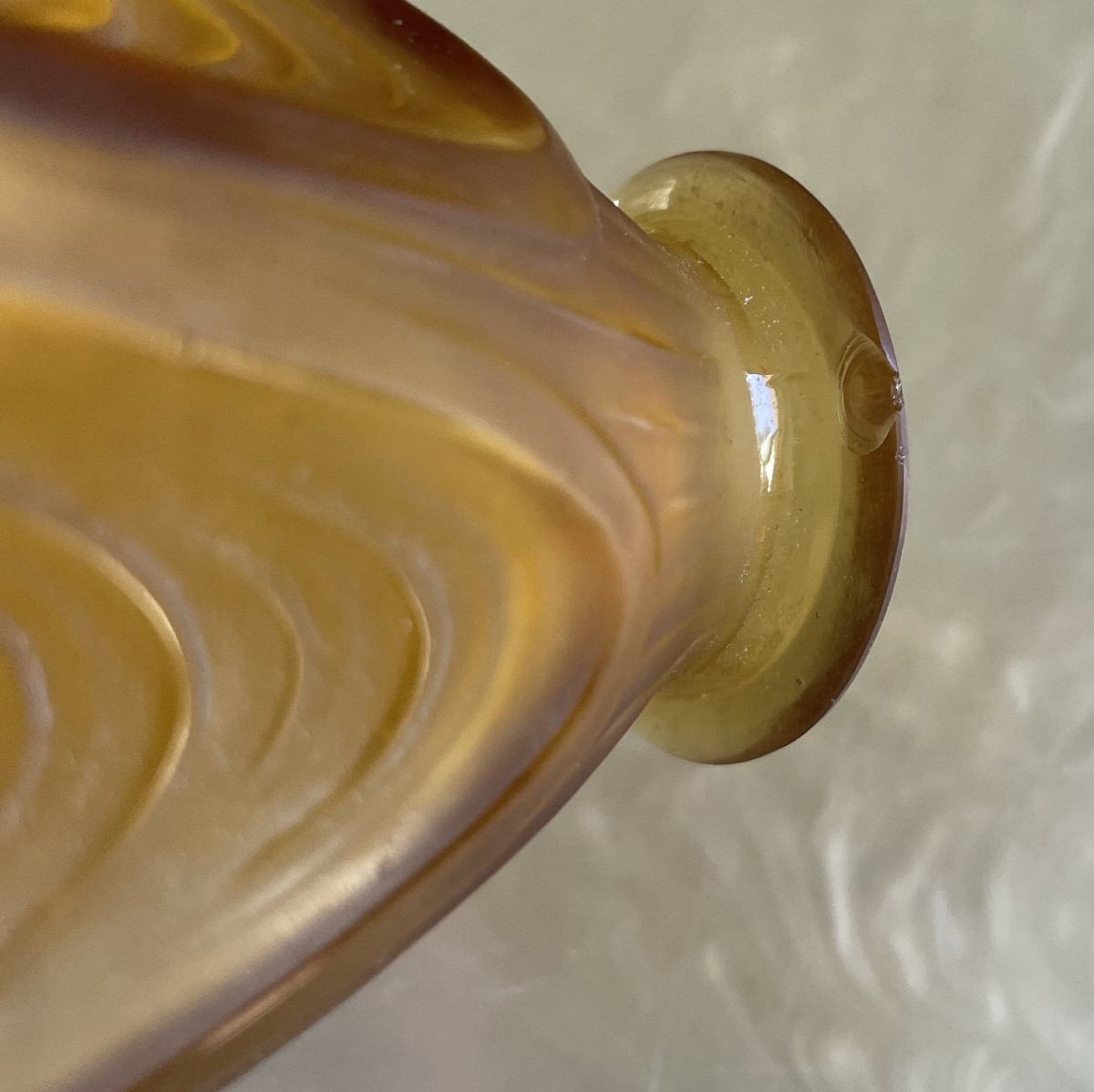 Vase Sabino France Art Déco – Modèle Alvéole – Verre Moulé Couleur Miel-photo-5