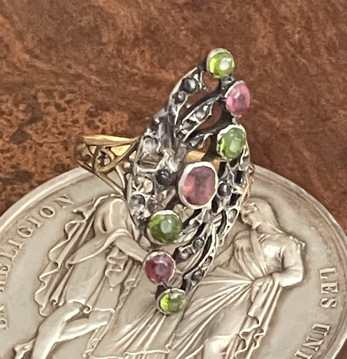 Antique Gold And Silver Suffragette Ring – Amethyst, Peridot, And Diamonds – England, Circa 190-photo-3